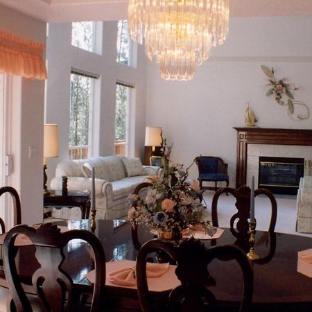 River Cove Elegant Waterfront Bed & Breakfast Post Falls Bagian luar foto